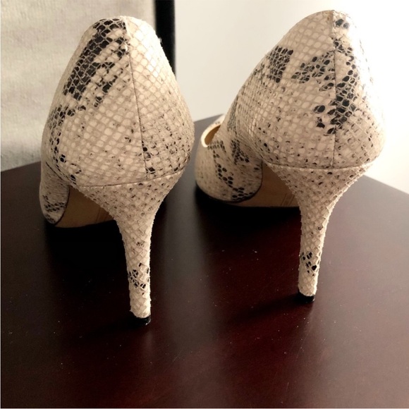 VINCE CAMUTO | Snake Print Heels Pumps | 7 - Picture 2 of 10